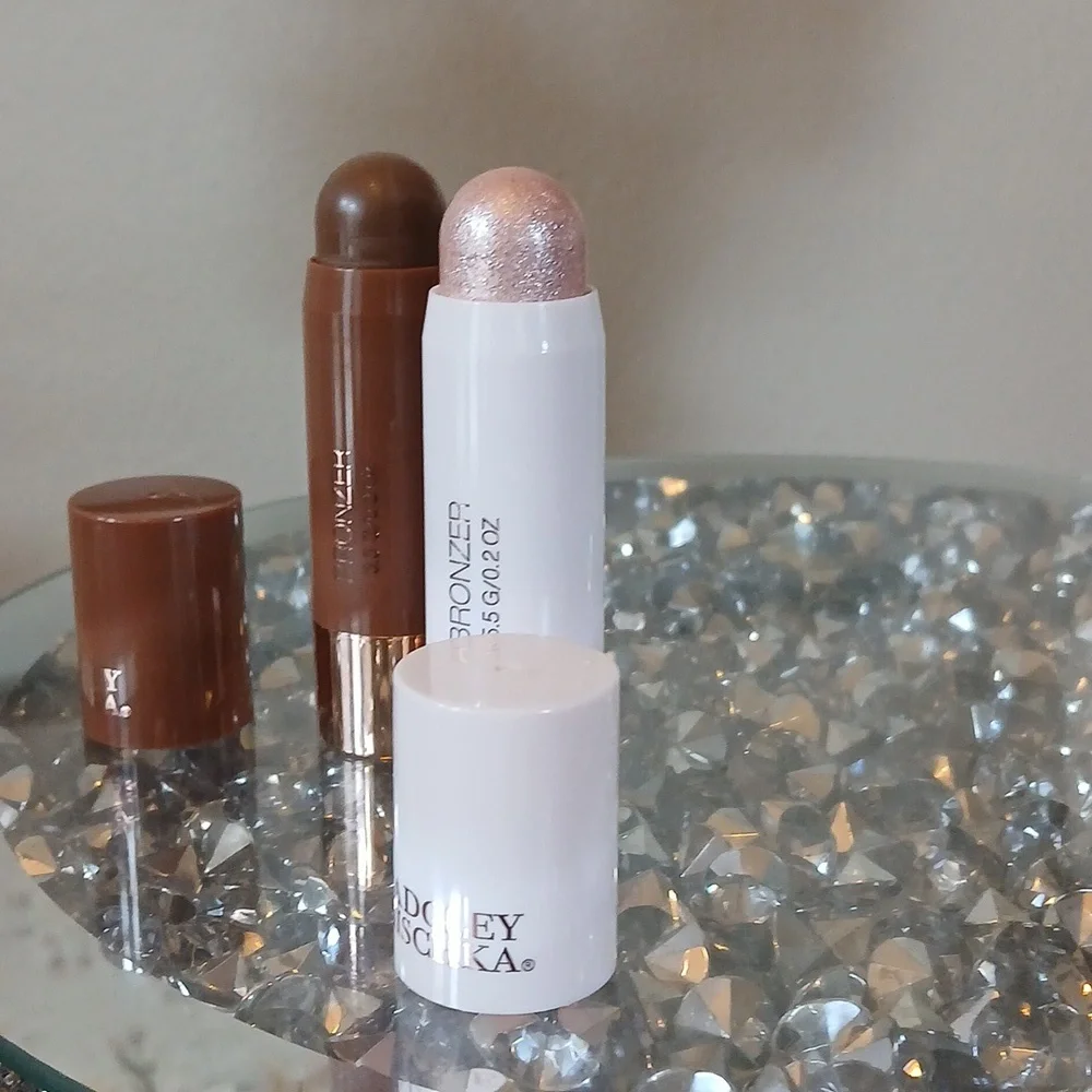New Badgley Mischka Full Size Bronzer And Highlihter Duo Stick Set